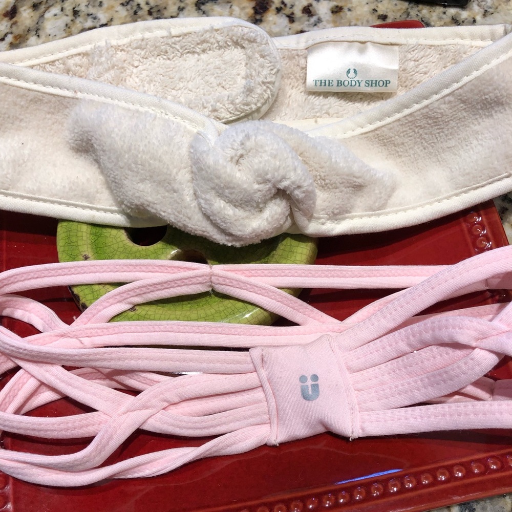 The Body Shop hair band.